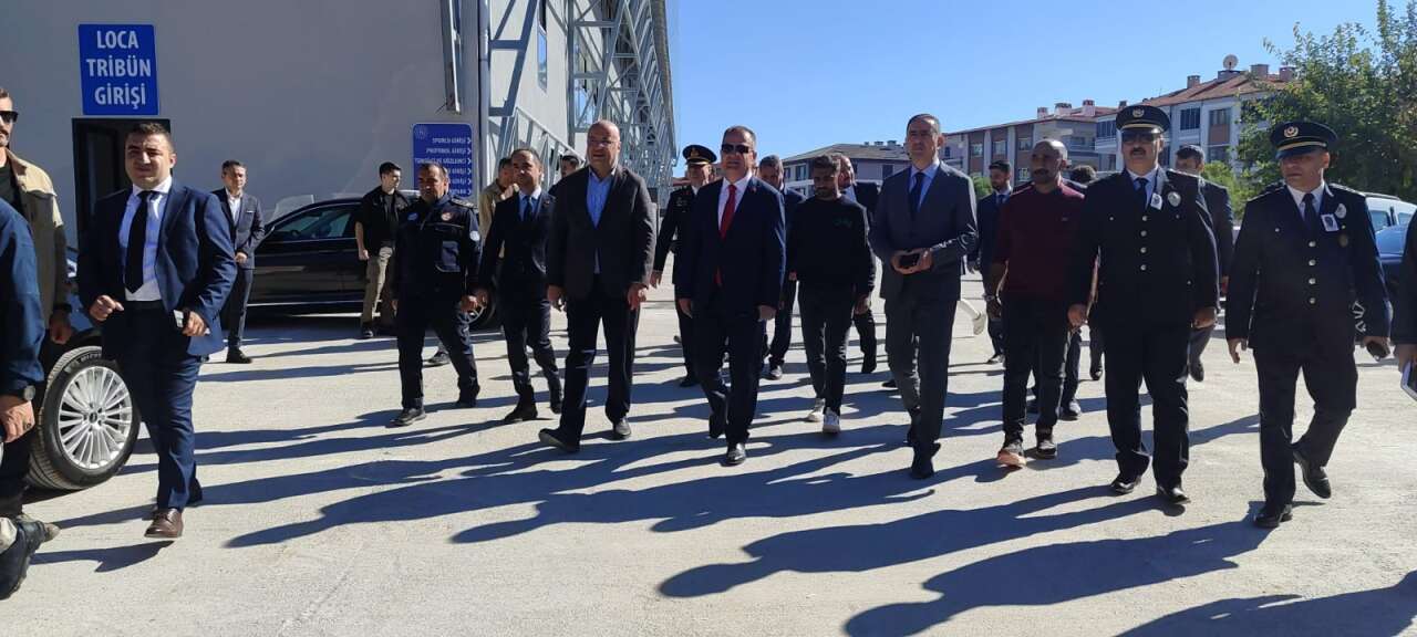 Muğla Valisi Dr. İdris Akbıyık: “Stadyum Pazar Günkü Maça Hazır” 1